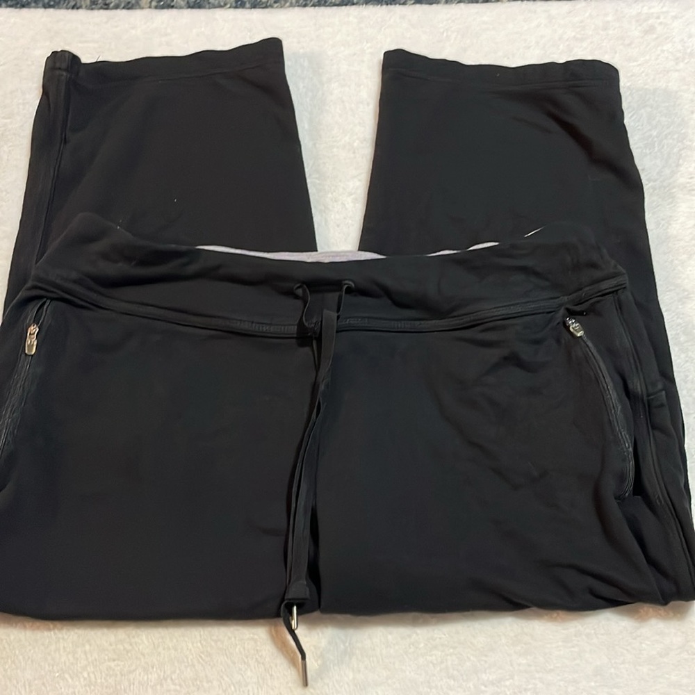 Green Tea Black Comfortable Capris - Picture 2 of 10